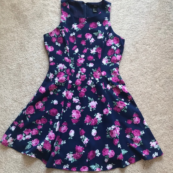 Forever 21 Dresses & Skirts - ⭐️3 for$20⭐️EUC Forever 21 Floral Dress size small